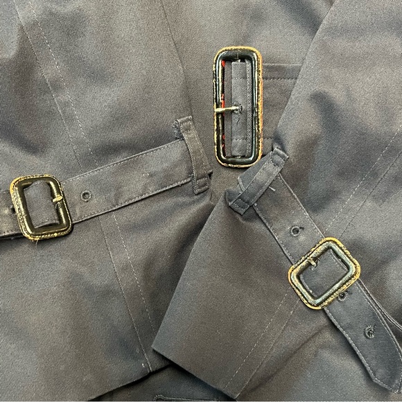 Burberry trench coat. - Picture 10 of 14